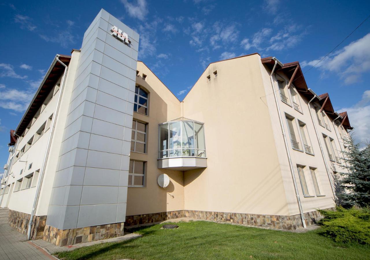 Hotel Atrium Tîrgu Secuiesc Dış mekan fotoğraf