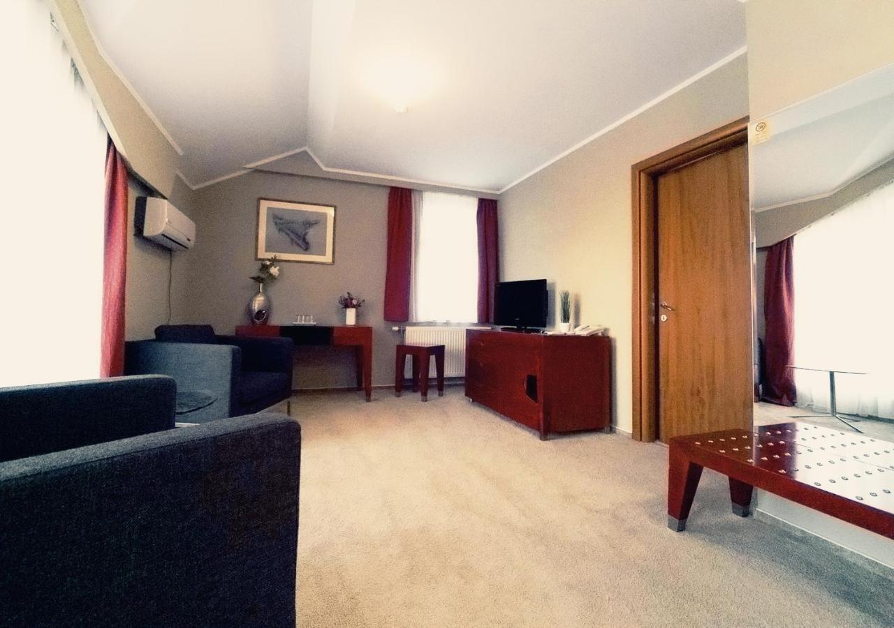 Hotel Atrium Tîrgu Secuiesc Dış mekan fotoğraf