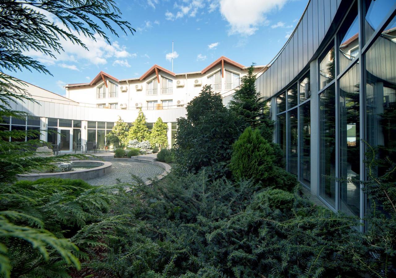Hotel Atrium Tîrgu Secuiesc Dış mekan fotoğraf