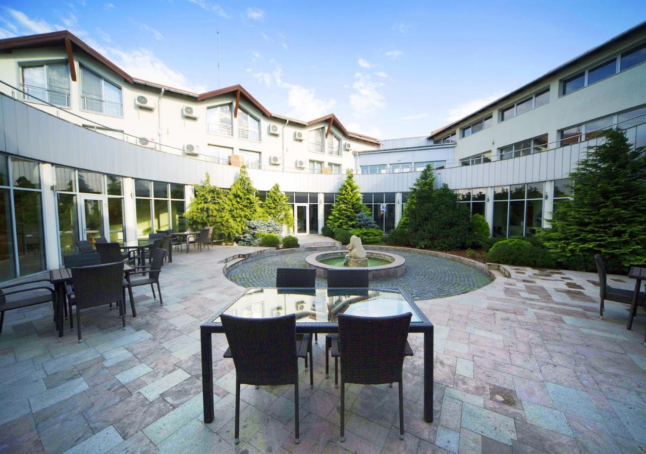 Hotel Atrium Tîrgu Secuiesc Dış mekan fotoğraf