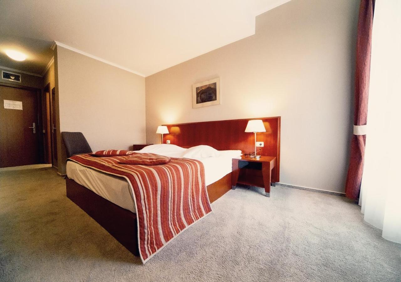Hotel Atrium Tîrgu Secuiesc Dış mekan fotoğraf